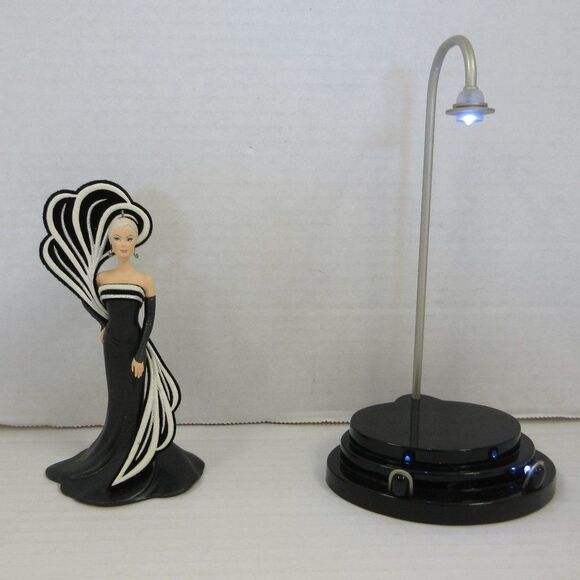 HALLMARK Christmas Keepsake Ornament 45th Anniversary BARBIE Lighted Stand‎ 2004 - Picture 6 of 16